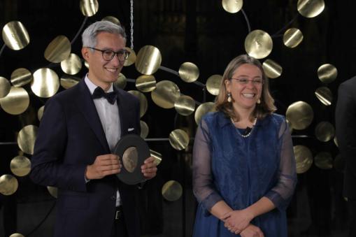 Il vicesindaco Anna Scavuzzi con Andrea Magarini, premiati all'Earthshot prize