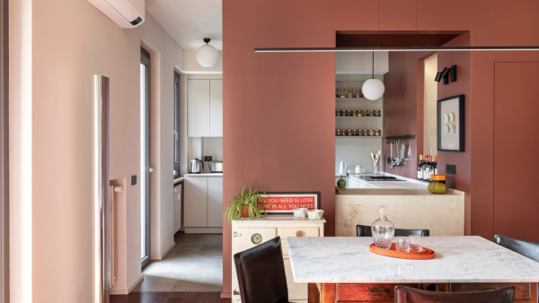 La cucina a vista dell'appartamento Castagno