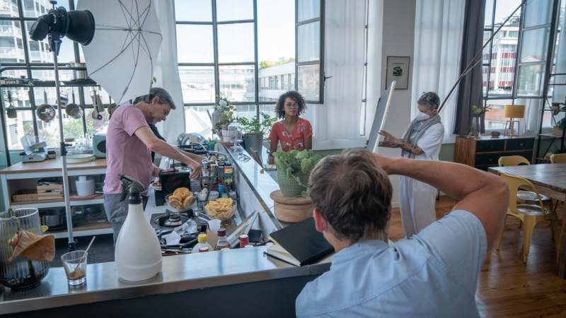 Shooting nella cucina di una location pachira