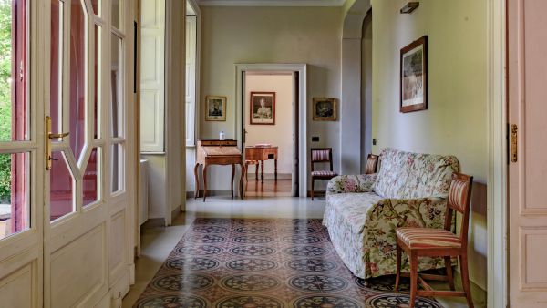 Scopri la Location Abelia Ingresso con cementine di dimora storica per shooting