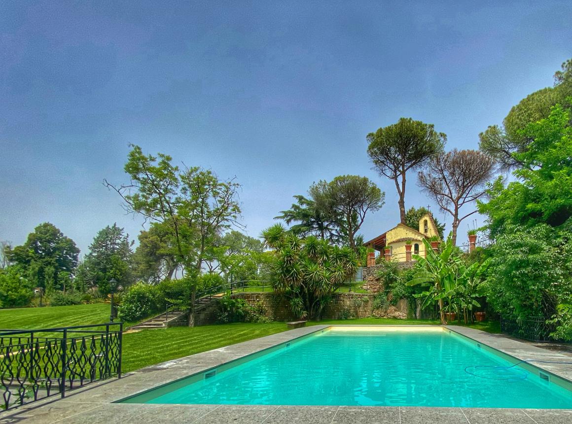 Villa con piscina a Roma
