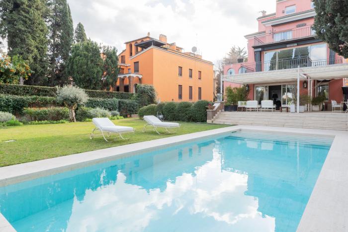 Villa con piscina a Roma