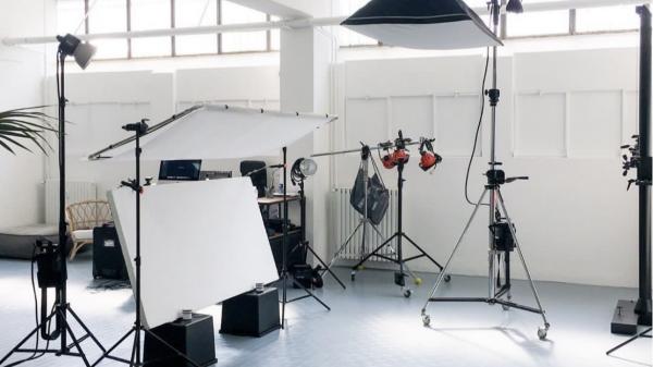 Lo studio pronto per i ritratti di Giulio Romito