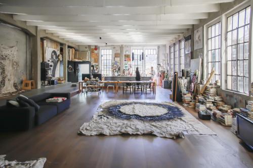 Open space di un loft industriale a Como