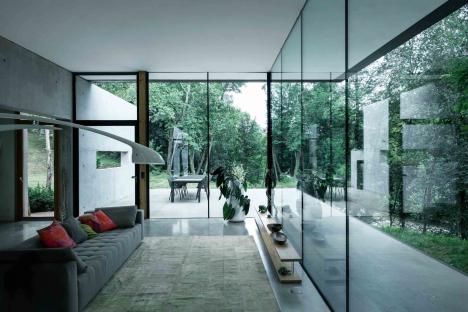 villa minimal con vetrate