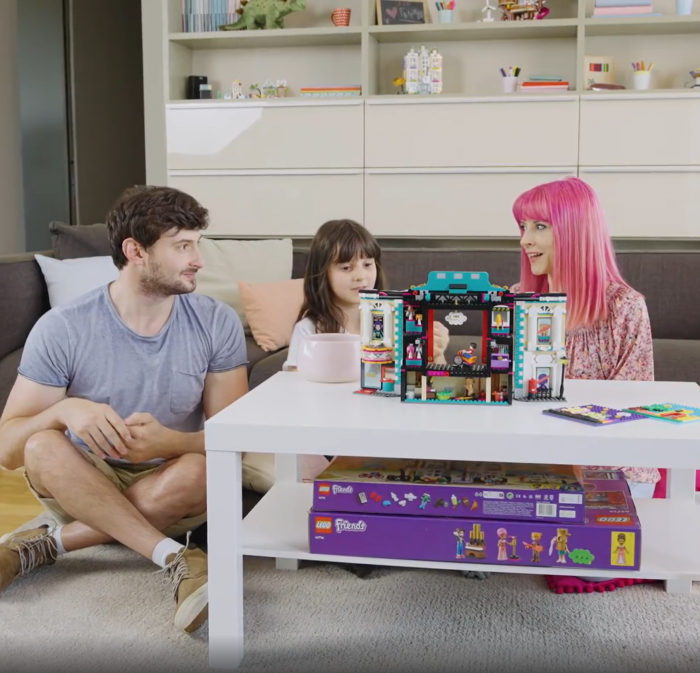 Ecco una foto del branded content di Connexia x LEGO Ecco una foto del branded content di Connexia X LEGO