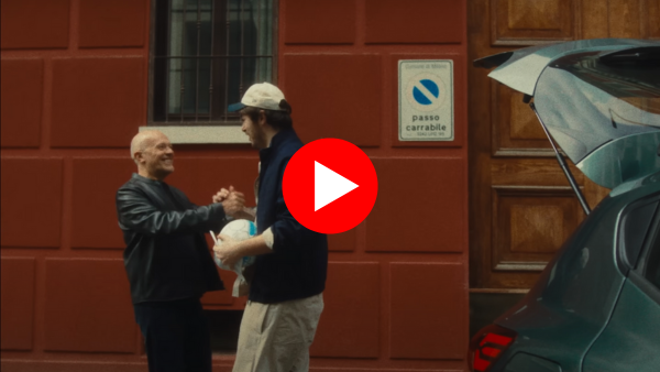 Scopri qui il videoclip di Bottiglie vuote