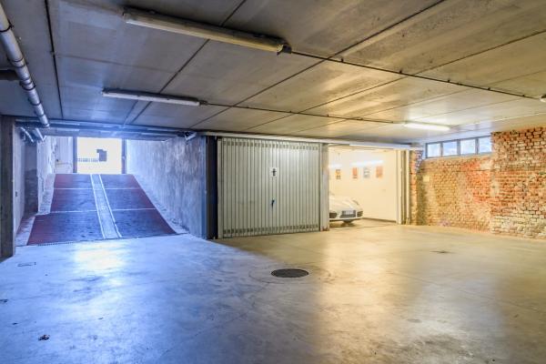 Garage con mattoni a vista
