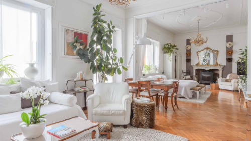 Sala con parquet a spina Villa per eventi aziendali a Milano
