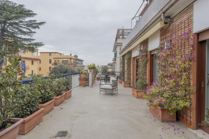 Terrazza dell'appartamento Mizuna, location in stile contemporaneo a Roma