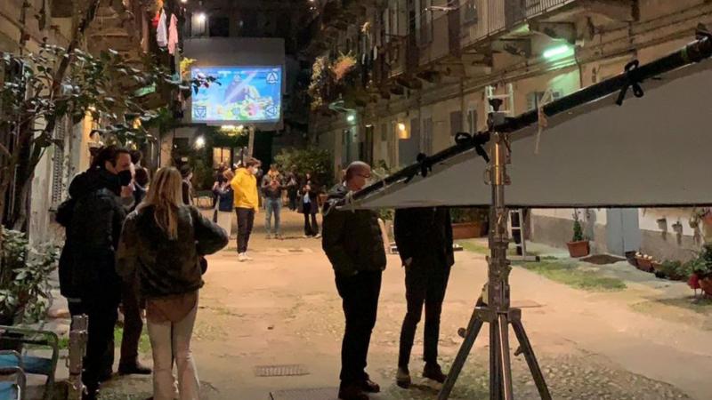 Foto di backstage di un set serale