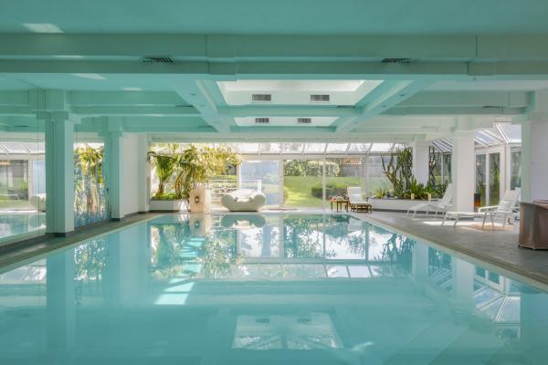 Villa con Piscina a Milano per shooting video e foto