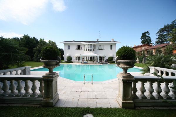 Villa con piscina vicino a Milano