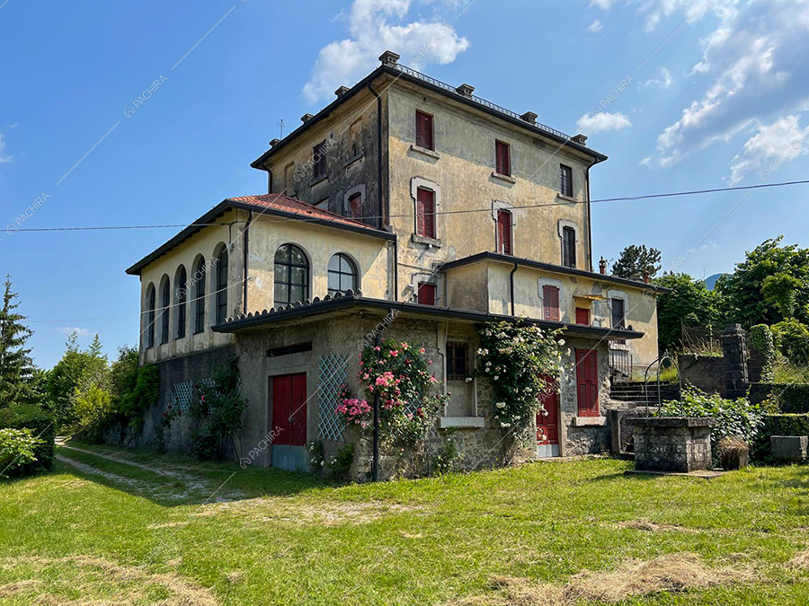 Esterni della villa Kurili, location in stile classico a Bergamo
