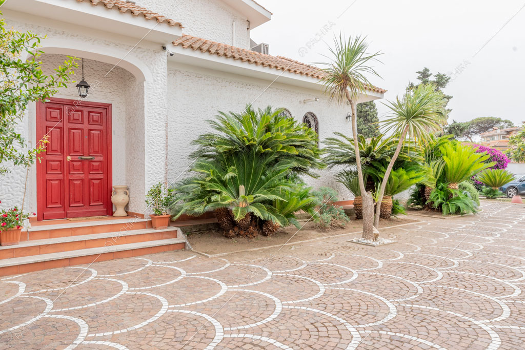 Cortile della villa Pino Mugo, location in stile moderno a Roma