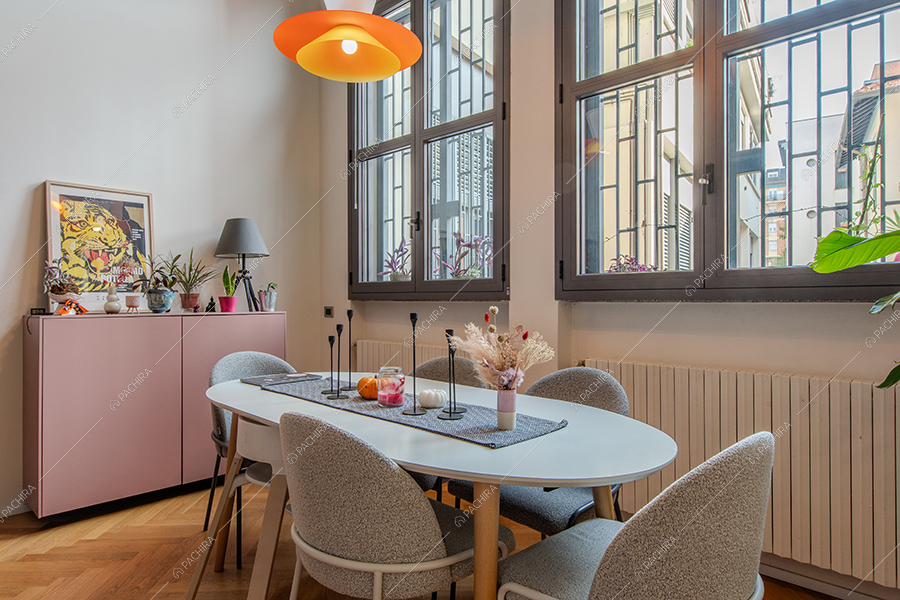 Zona pranzo dell'appartamento Tonga, location in stile moderno a Milano