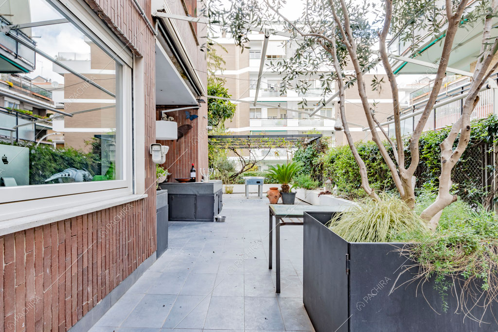 Terrazza ed esterni in mattoni dell'appartamento Sonora, location in stile contemporaneo a Roma