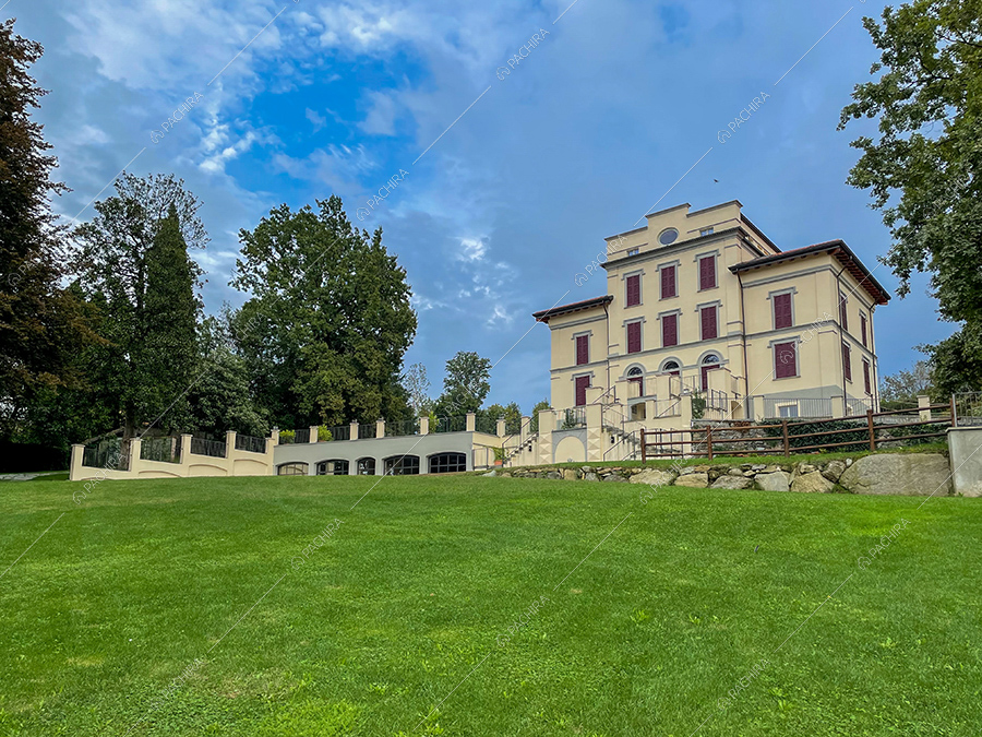 Giardino della villa Parnaso, location in stile classico a Lecco