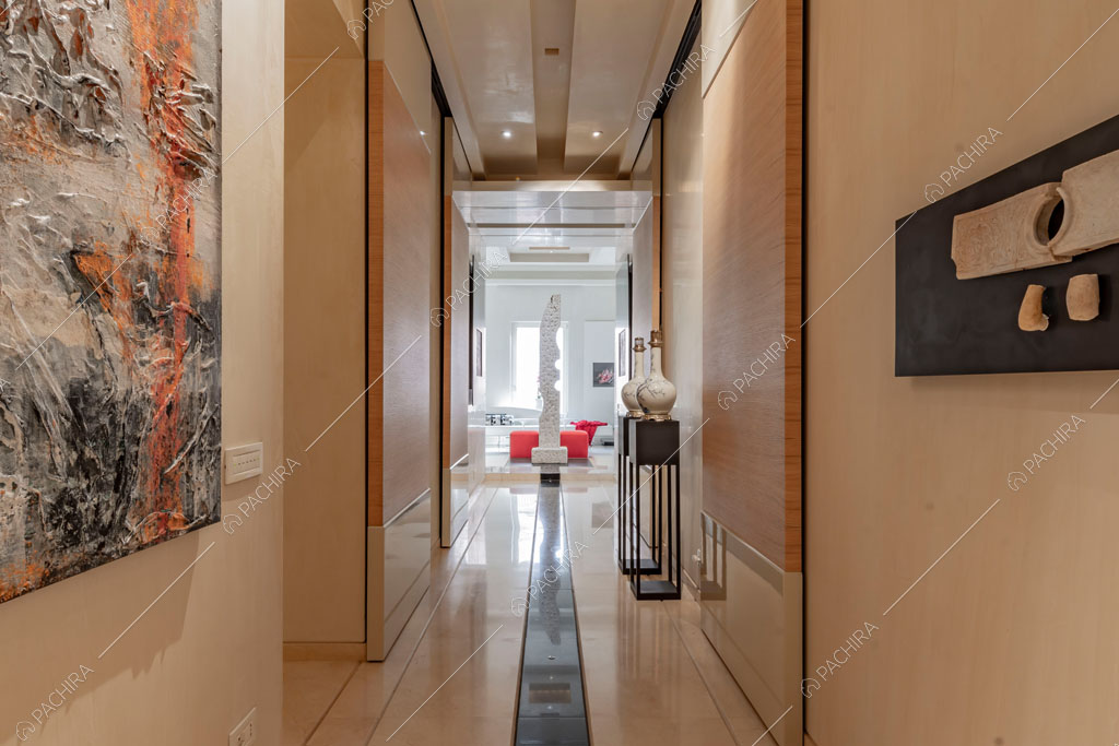 Corridoio dell'appartamento Kamala, location in stile contemporaneo a Roma