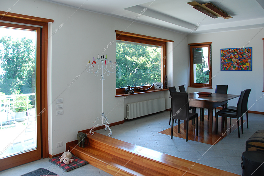 Zona pranzo della villa Acetosa, location in stile vintage a Lecco