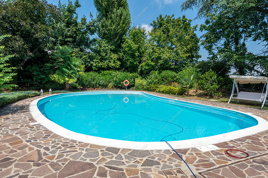 Piscina della villa Adige, location in stile contemporaneo a Monza