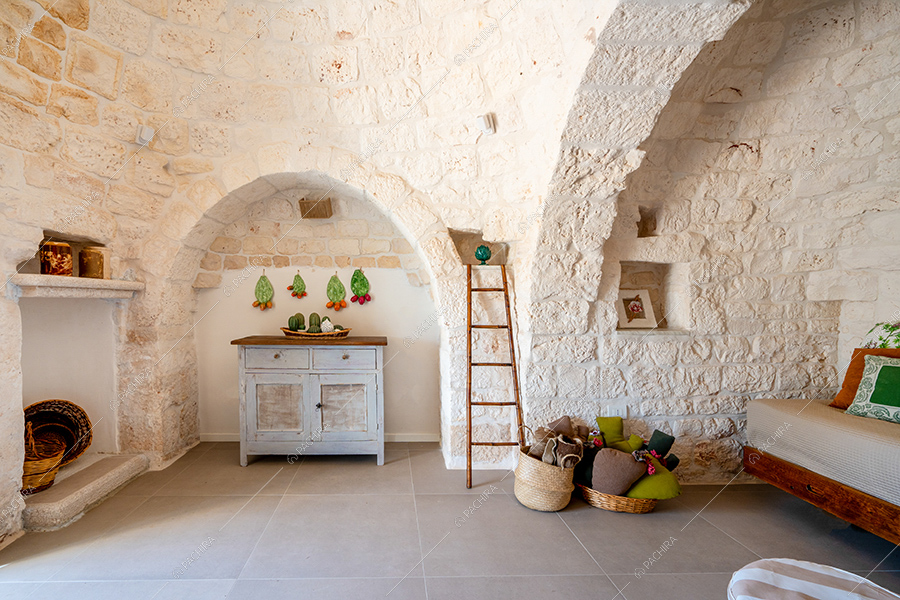 Zona living della villa Sahel, location in stile rustico a Brindisi