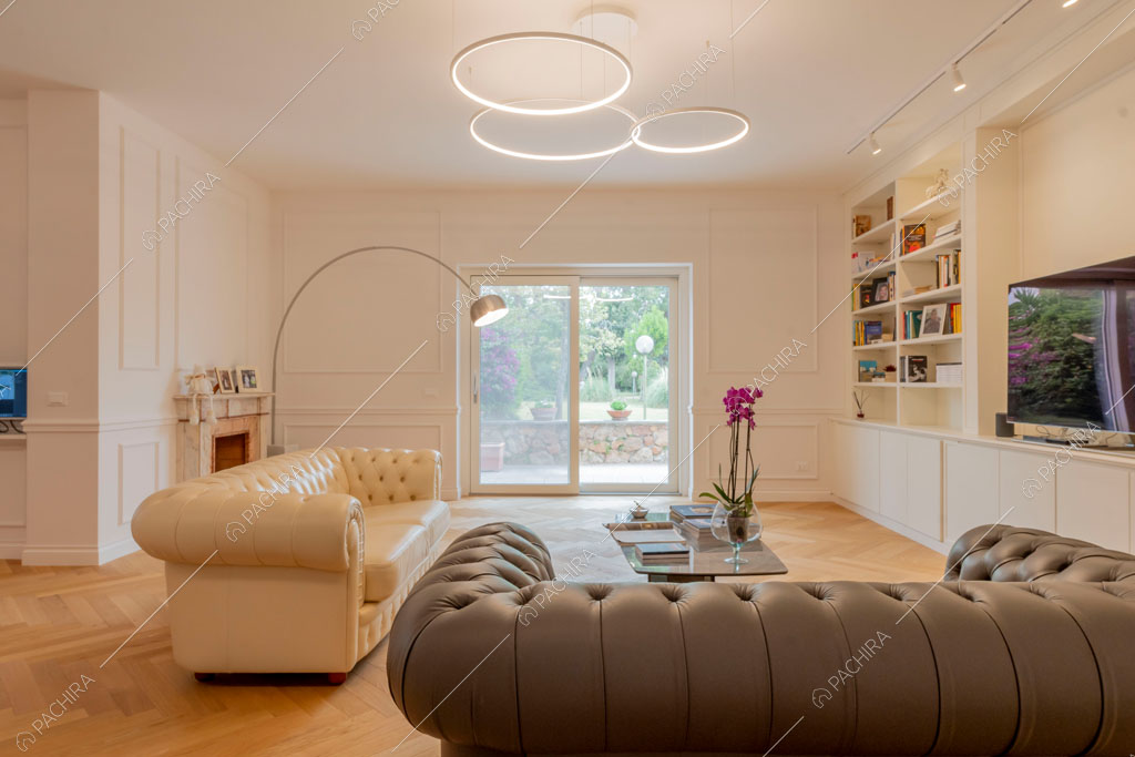 Luminoso salotto della villa Murray, location in stile contemporaneo a Roma