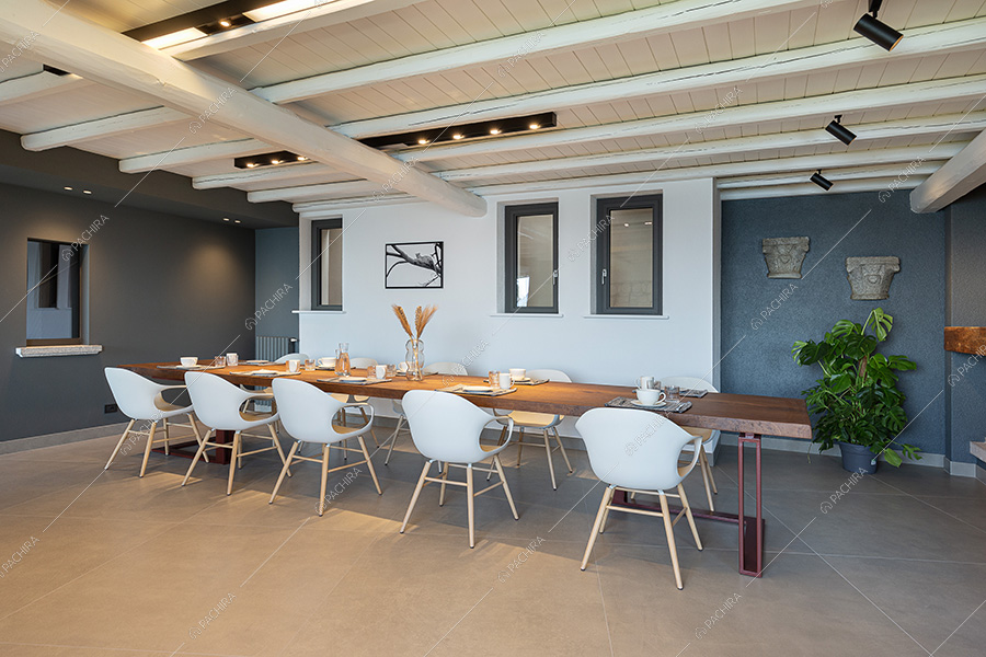 Sala da pranzo della villa moderna Cleome, location per shooting a Verbania
