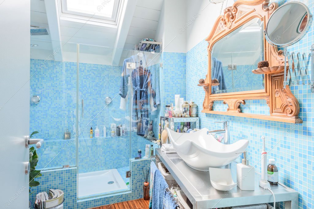 Bagno del loft Cascarilla, location in stile moderno a Milano