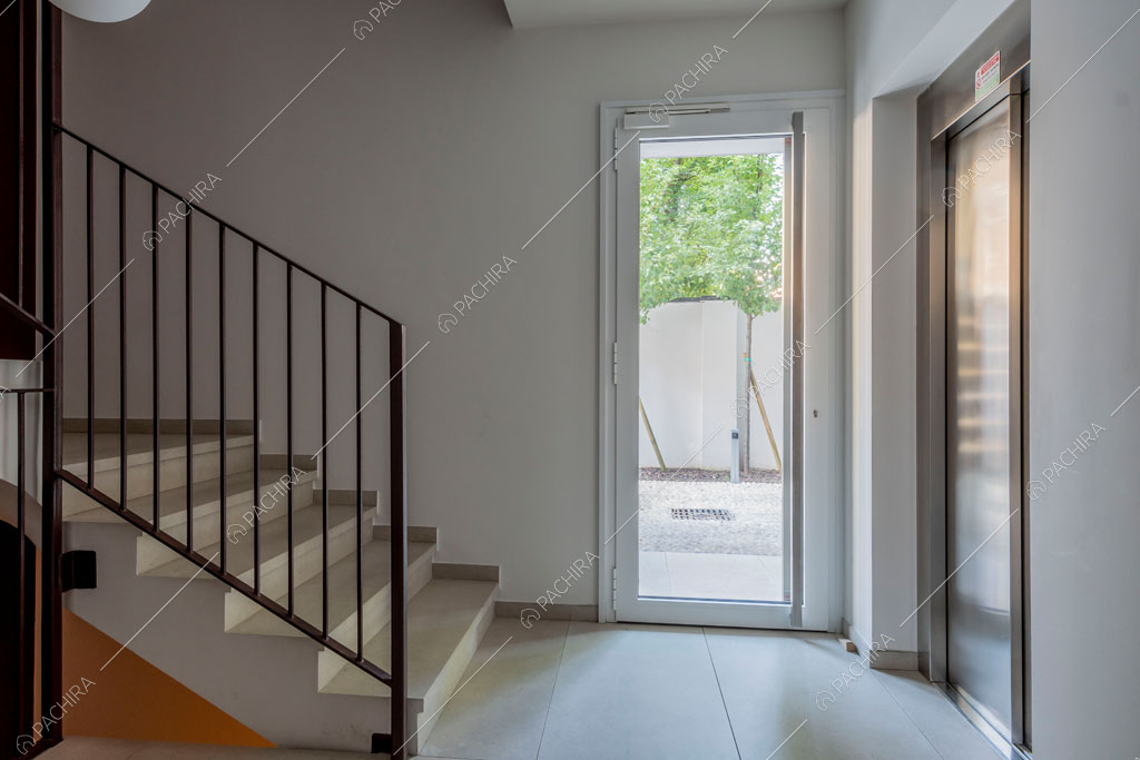 Pianerottolo del loft Fenice, location in stile contemporaneo a Milano
