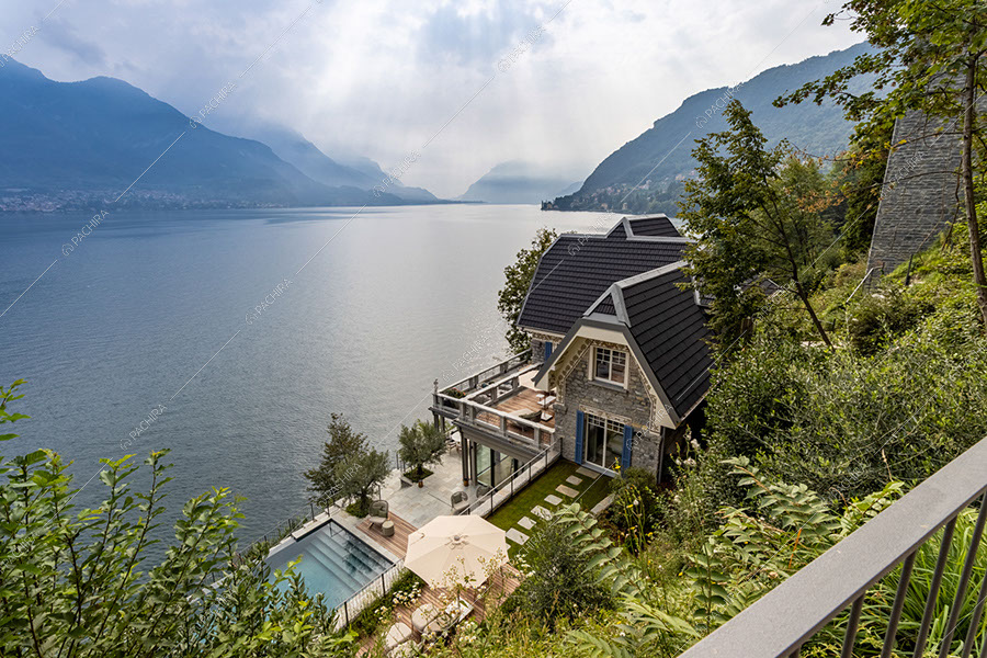 Vista sul lago dalla villa Argento, location in stile moderno a Como
