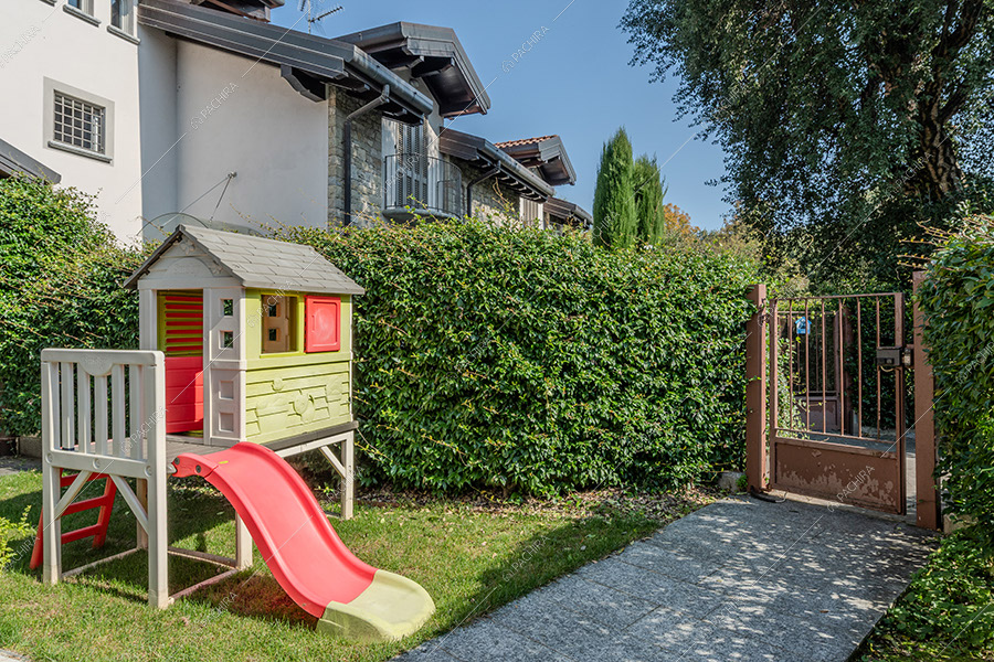 Giardino della villa Litani, location in stile moderno a Monza