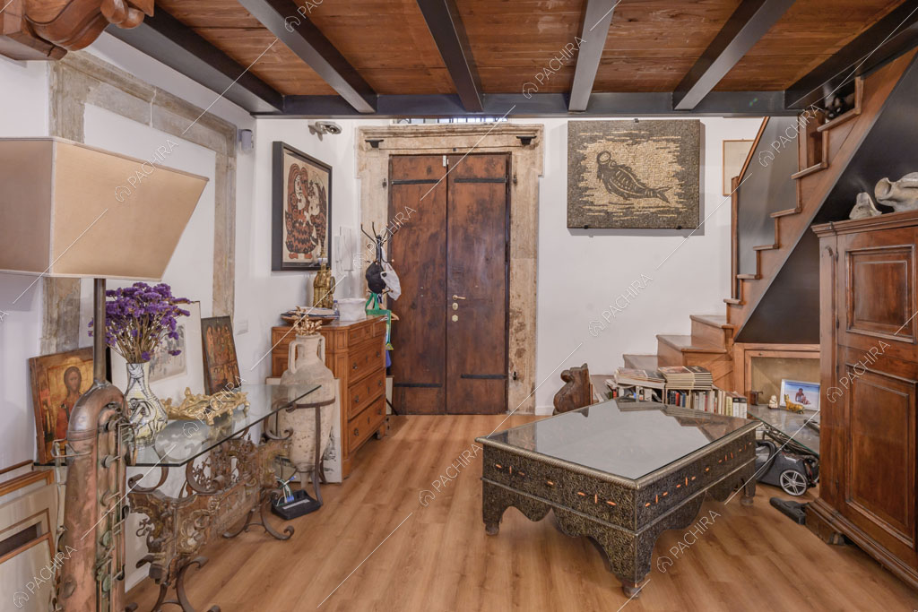 Atrio dell'appartamento Roobois, location in stile insolito a Roma