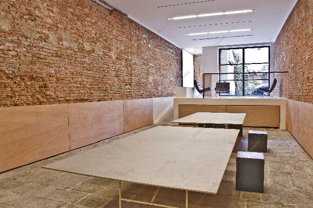 Sala riunioni della location Cactus, ufficio in stile industriale a Milano