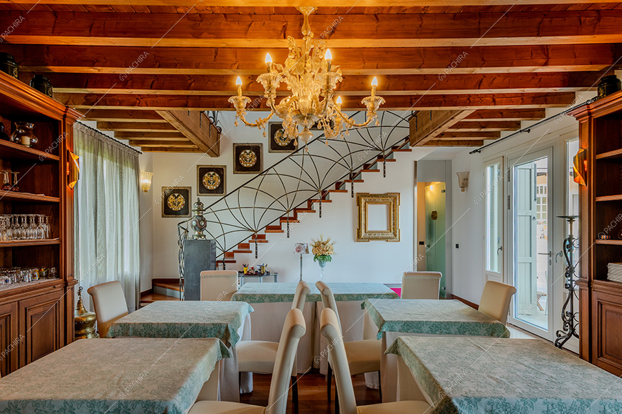 Sala da pranzo della villa Quito, location in stile classico a Lecco