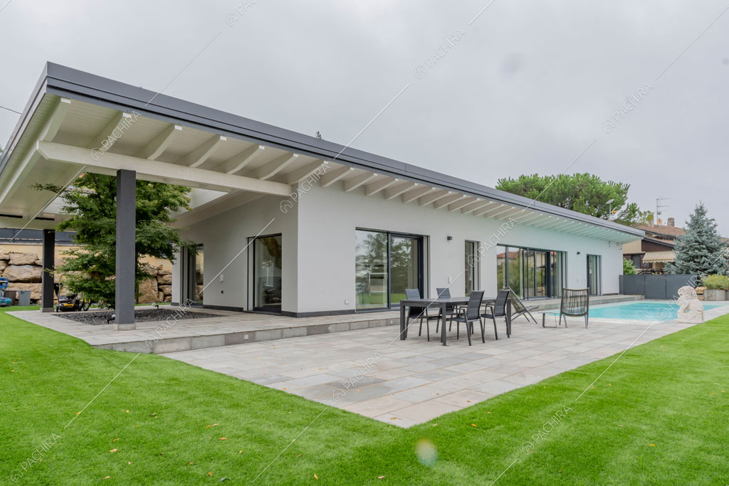 Esterni della villa Amazonite, location in stile contemporaneo a Varese