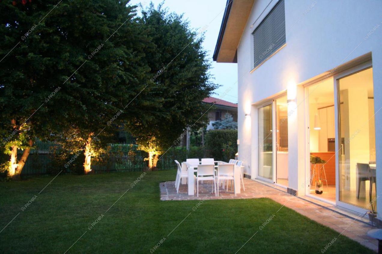 Esterni della location Lavanda, villa moderna per shooting a Milano