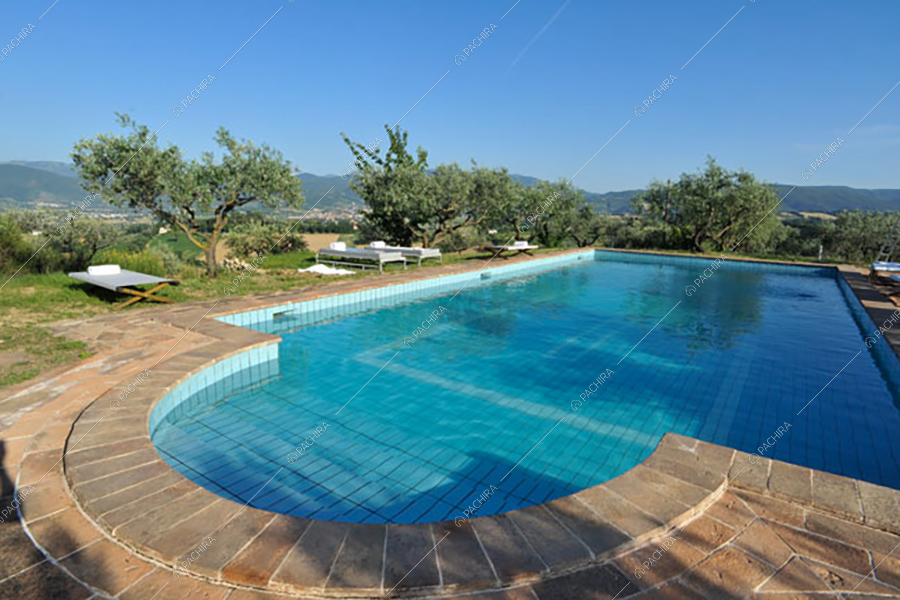 Piscina della dimora storica Platano, location in stile rustico a Perugia