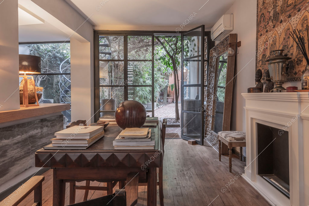 Porte finestre in stile industriale del loft Berillio, location in stile contemporaneo a Roma