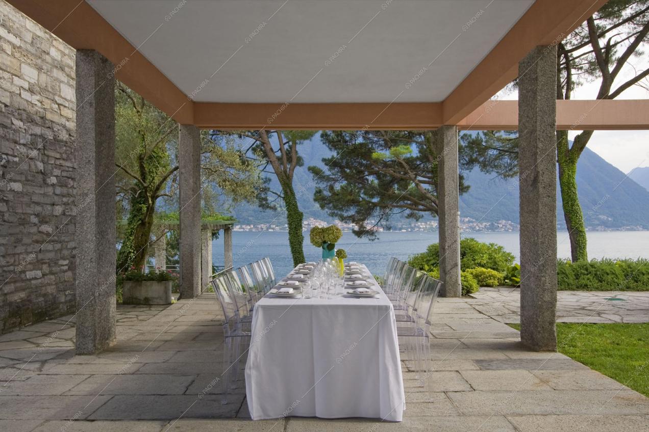 Tavolo da pranzo vista lago