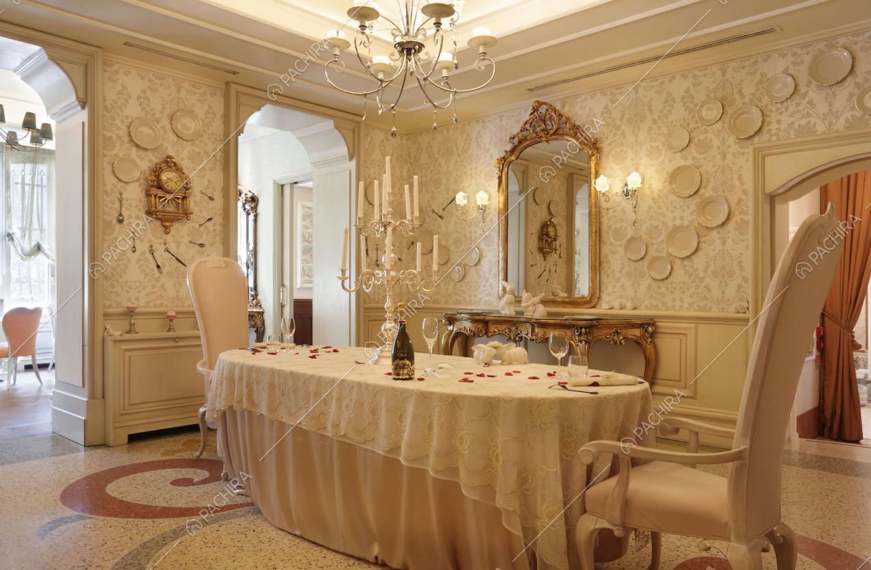 Tavolo ovale e specchiera rococò
