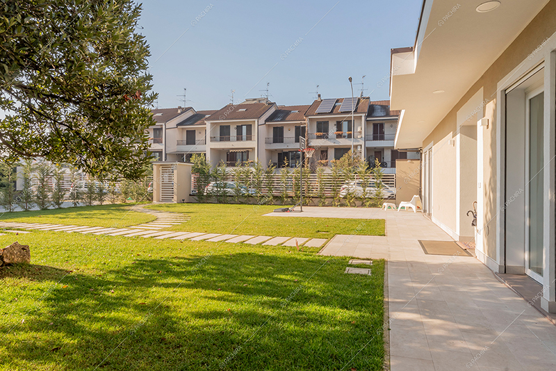 Giardino della villa Brenta, location in stile moderno a Milano