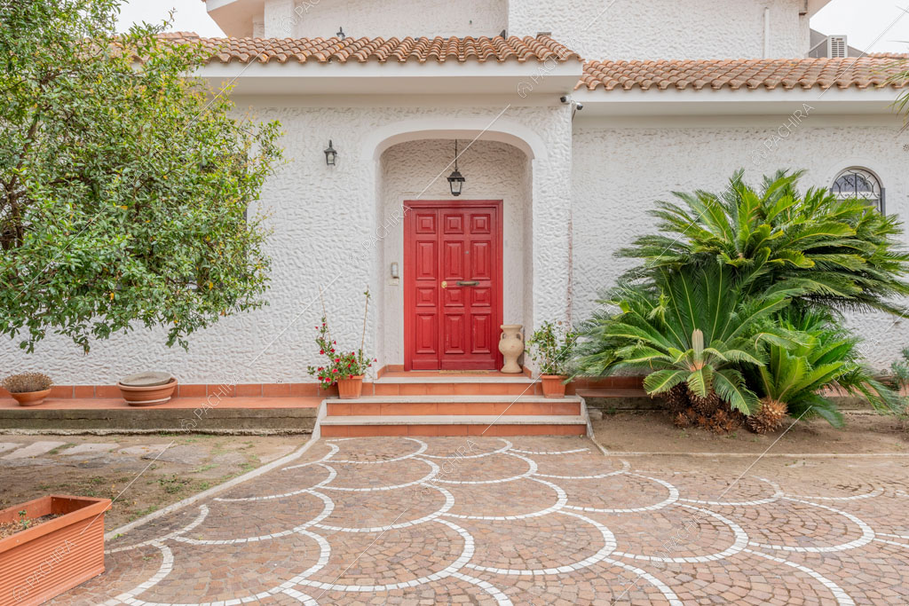 Ingresso della villa Pino Mugo, location in stile moderno a Roma