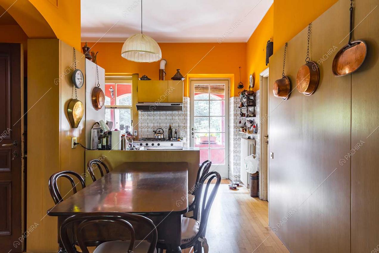Cucina della villa Archibusa, location in stile classico a Como