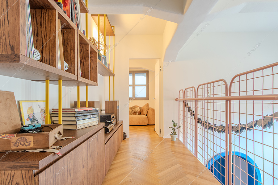 Corridoio dell'appartamento Tonga, location in stile moderno a Milano