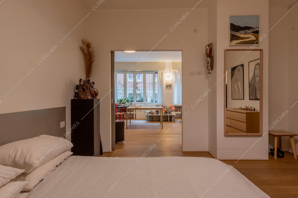 Camera da letto dell'appartamento Mungo, location in stile contemporaneo a Milano