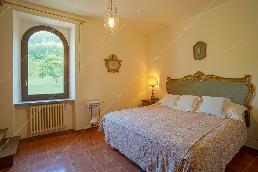 Camera da letto della villa rustica Tapioca, location per shooting a Rimini
