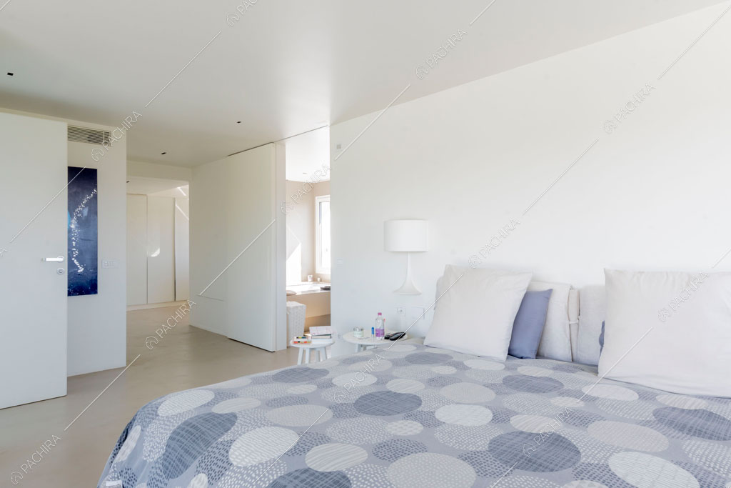 Camera da letto matrimoniale della villa Columbia, location in stile moderno a Como