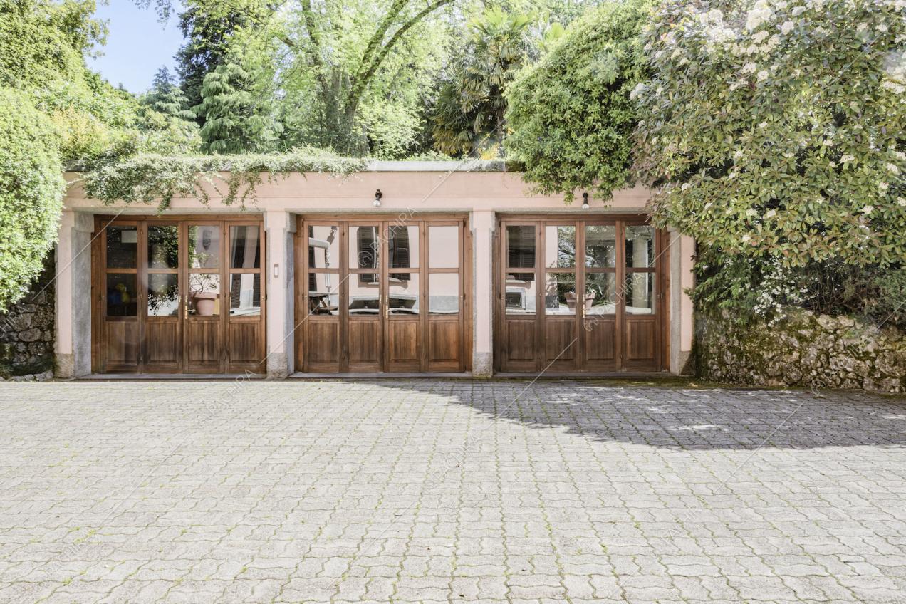 Il garage della Location Frumento visto dall'esterno