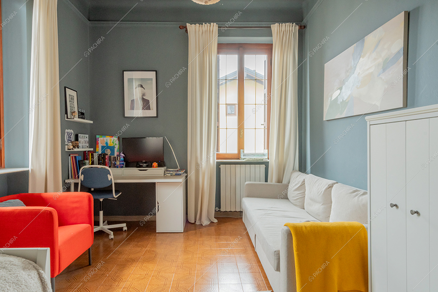 Camera da letto della villa Vinson, location in stile moderno a Milano